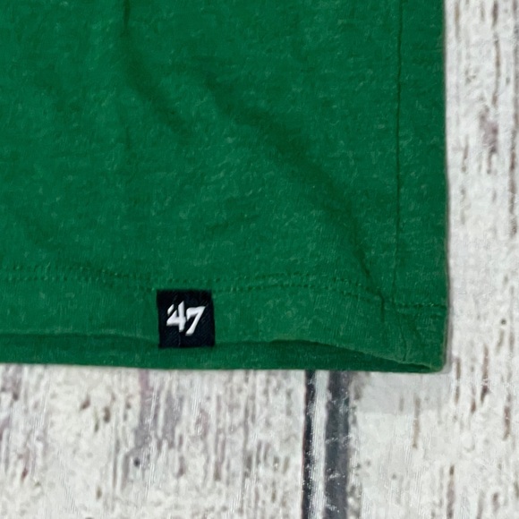 Boston Red Sox MLB Baseball Shamrock Ireland Irish Crewneck Tshirt - Picture 3 of 4